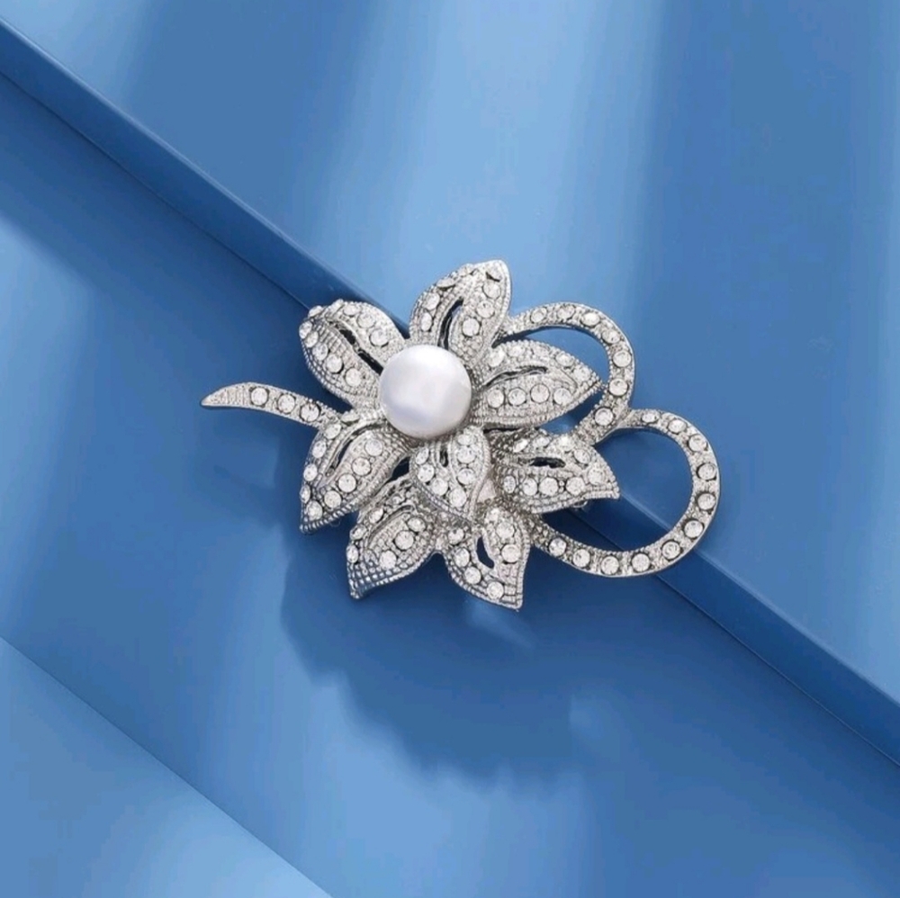 Stunning Pavè Rhinestone Crystal Faux Pearl Silver Flower Brooch New!